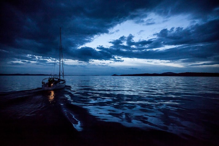 Tomáš a jeho půlnoční plavba západně od Šibeniku při praktickém kurzu 