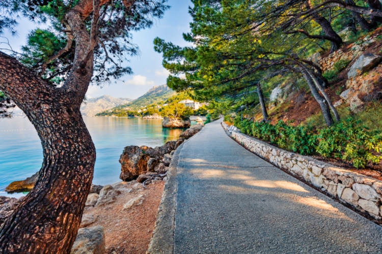 Kroatische Küste mit ihrem Duft der Kiefer ist für das Laufen wie geschaffen. 