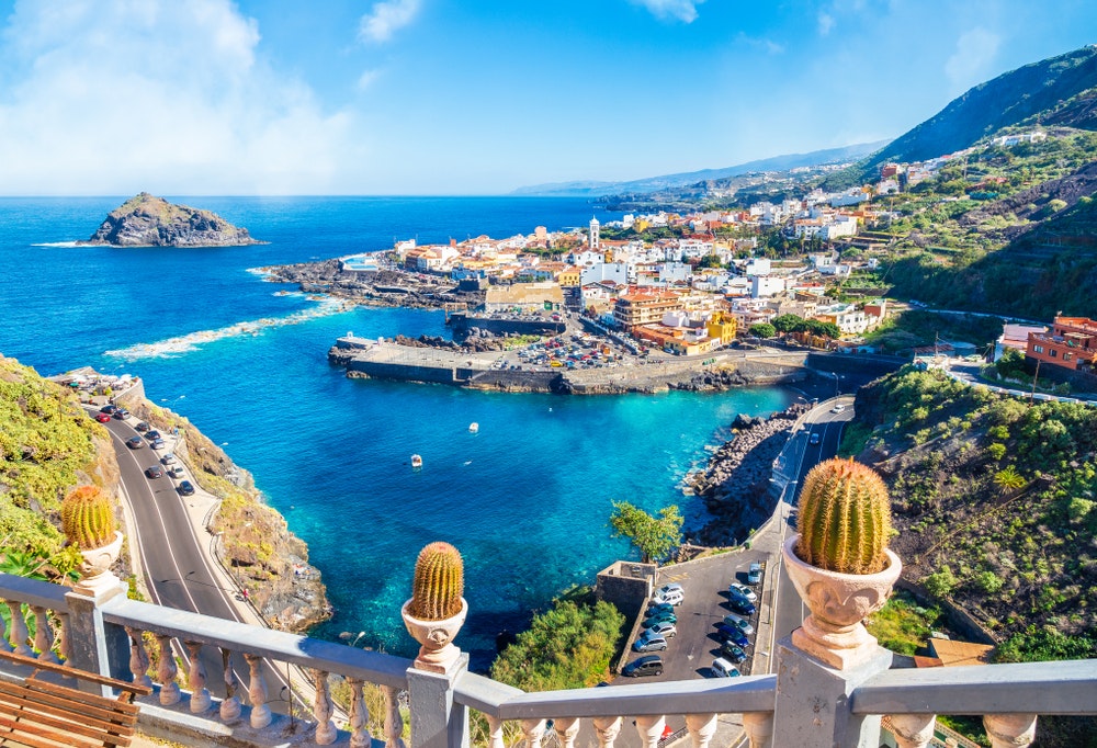 Garachico Tenerife kasabası ile manzara, Kanarya Adaları, İspanya