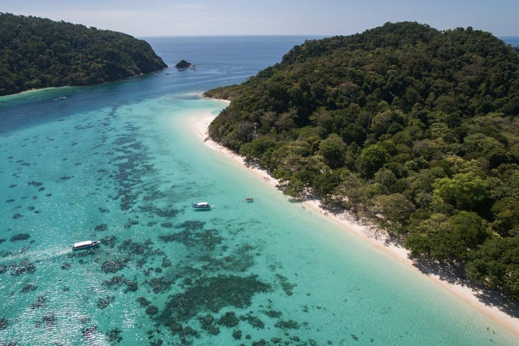 Odlehlé ostrovy Ko Rok s překrásnými plážemi