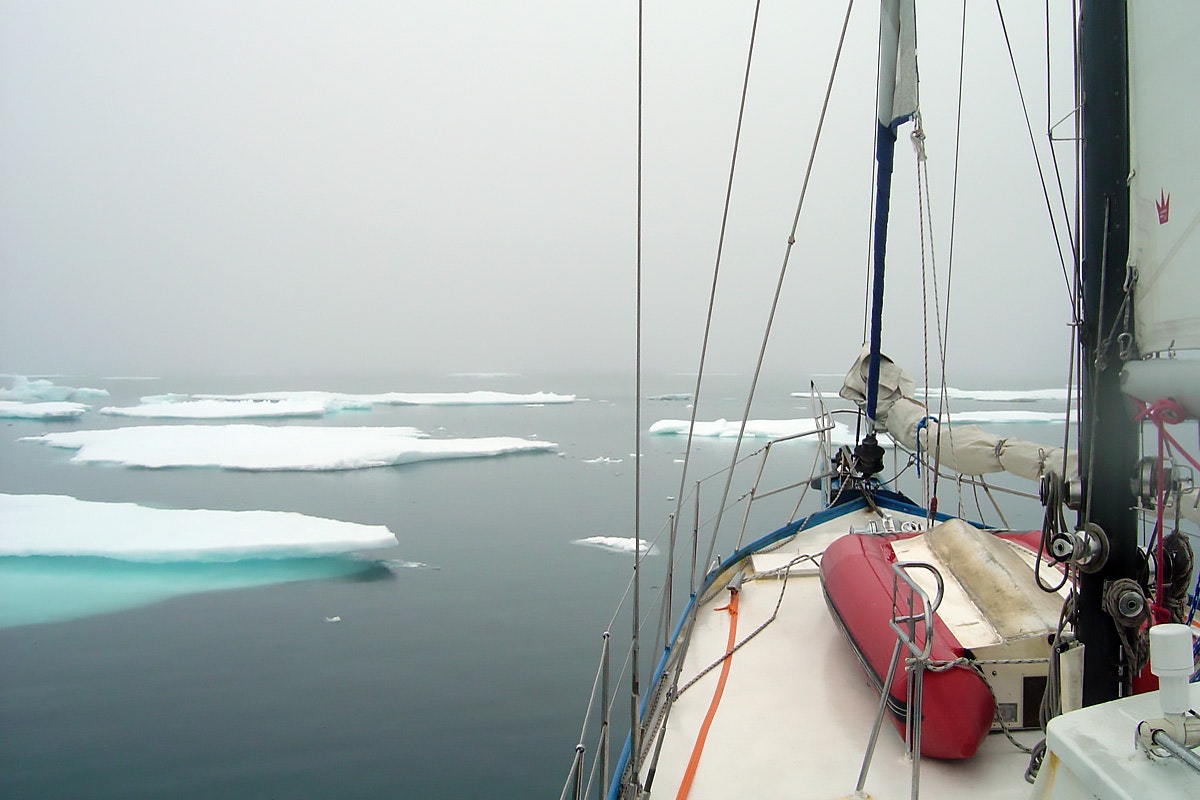 Auf einem im Eis gefangenen Boot: Segeln in der Grönländischen und Norwegischen See