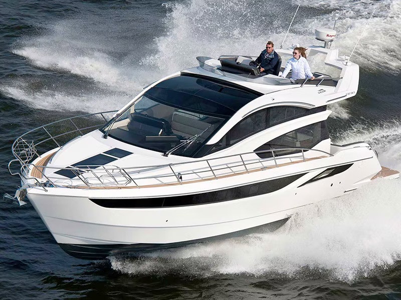Galeon 430 Skydeck with twin 440hp Volvo engines runs like hell