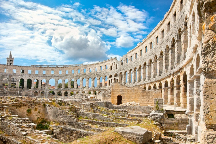 V srdci města Pula se nachází unikátní římský amfiteátr