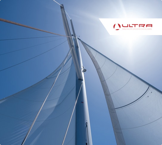 Logotip Ultra sailing Charter tvrtke