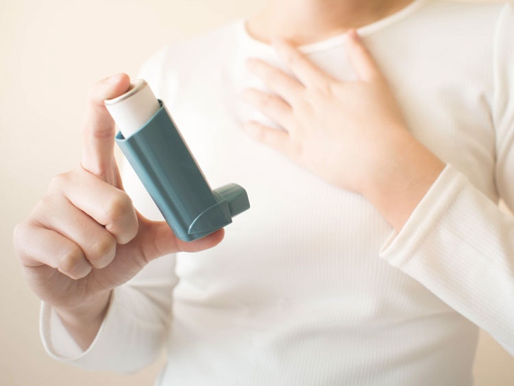 Inhalační sprej používaný k léčbě astmatu