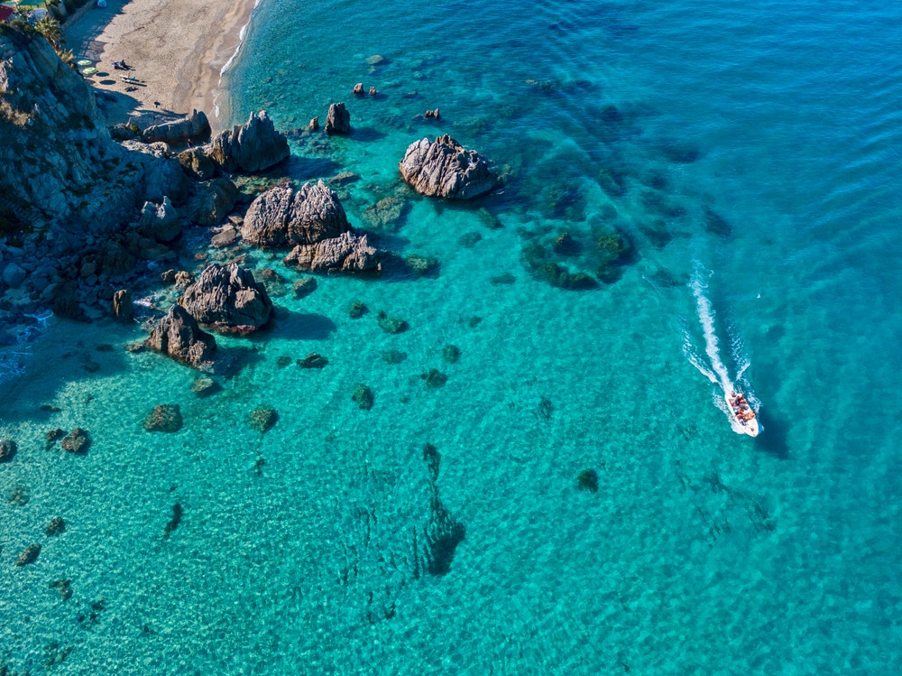 Calabria yelken ve şnorkelle dalış için mükemmel koşullar sunuyor