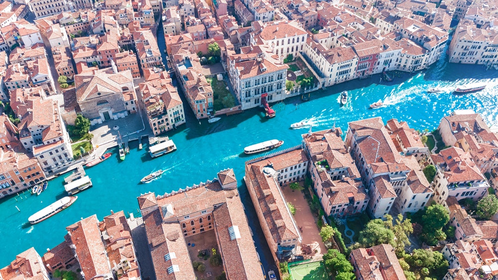 Venedig, venezianische Lagune und Häuser von oben, Italien.