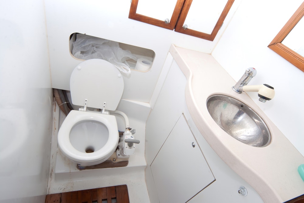 Toilette auf dem Boot.