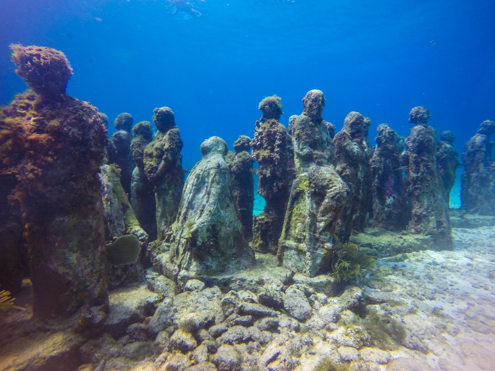 Undervannsmuseer finnes over hele verden.