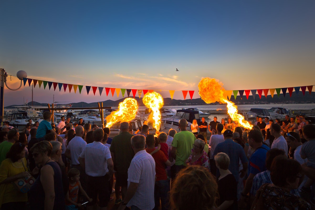 Hırvatistan'da 15 yaz festivali ve etkinliği: demir alın ve sahneye dalın