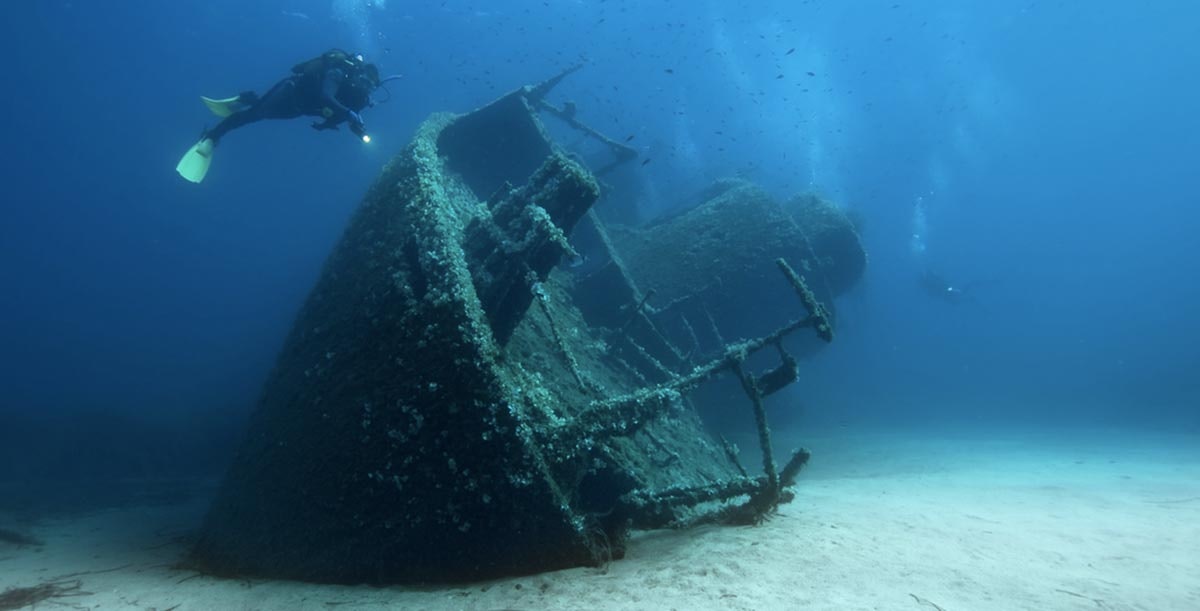 Sunken ship wreck Elviscot on Elba