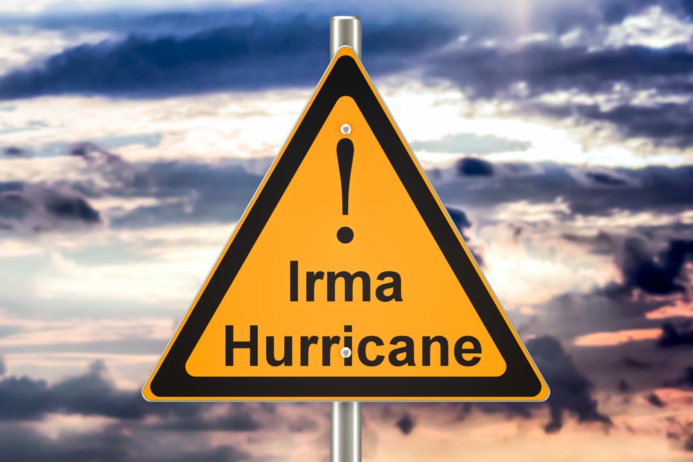 Έννοια οδικών πινακίδων τυφώνα Ίρμα