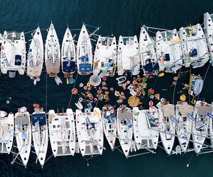 Floaties, Unterhaltung und Tunnel raft auf The Yacht Week