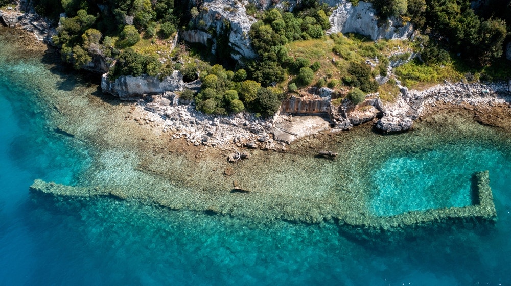 The most mystifying place on Kekova and its surroundings are the sunken ruins of the old town of Simena, which grew from a fishing village into a full-fledged town in its time.