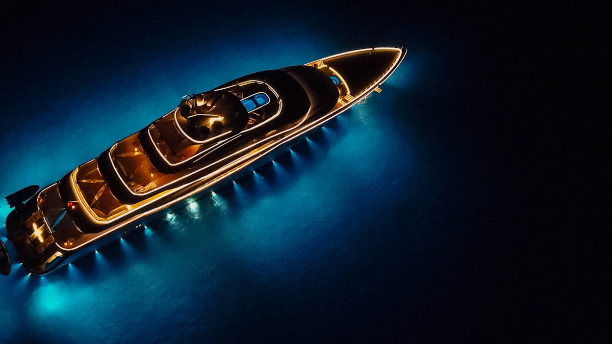 Sjøfarende kjendiser: topp 15+ stjerner som finner tilflukt i yachting