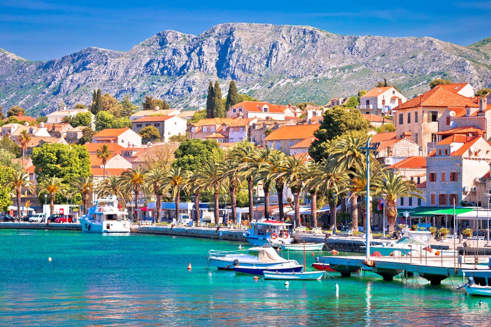 Byen Cavtat med en fargerik utsikt over Adriaterhavet, sørlige Dalmatia, Kroatia