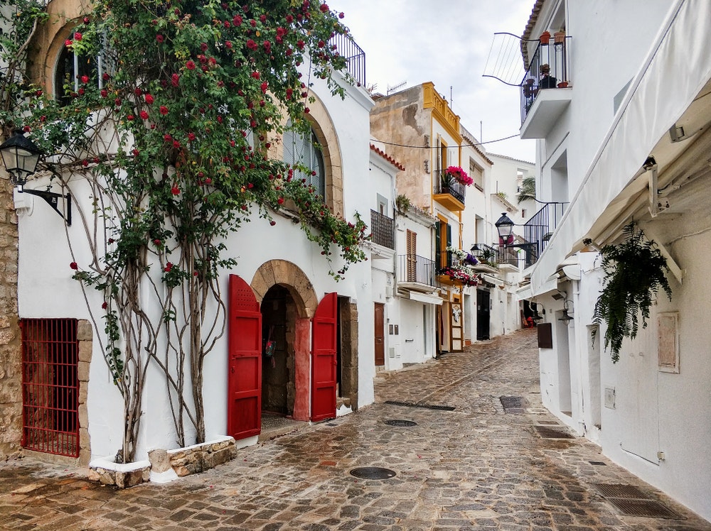 Ibizos senamiesčio (Eivissa) gatvė 