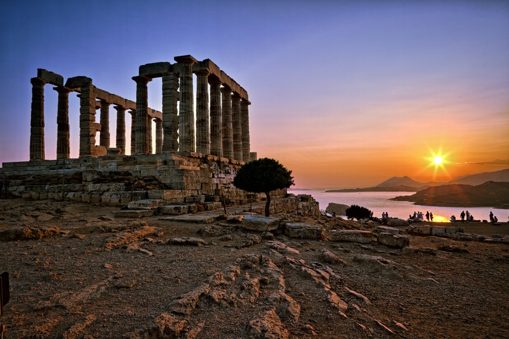 Gün batımında Sounion Burnu'ndaki Poseidon Tapınağı, Yunanistan