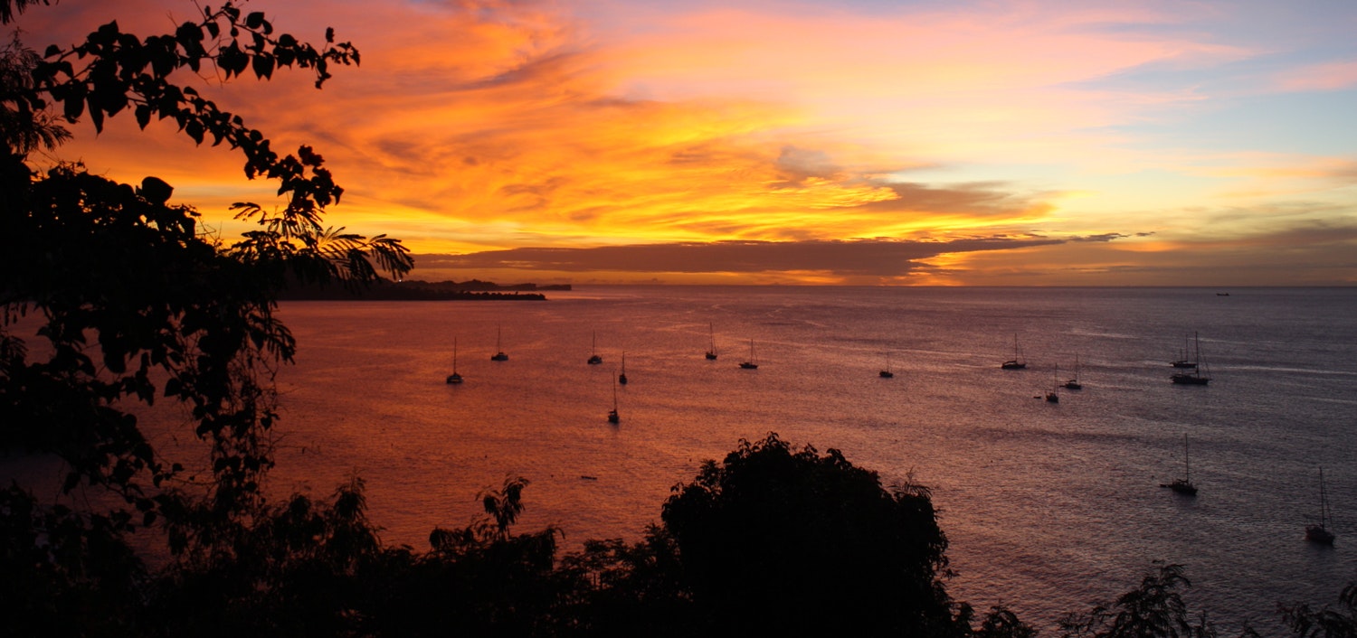 Grenada'ya girişte Západ slunce