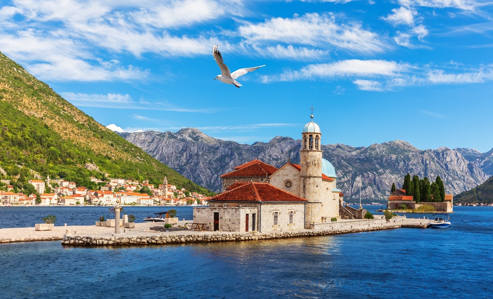 Εκκλησία της Παναγίας των Βράχων και του νησιού του Αγίου Γεωργίου, κόλπος Κότορ κοντά στο Πέραστ, Μαυροβούνιο