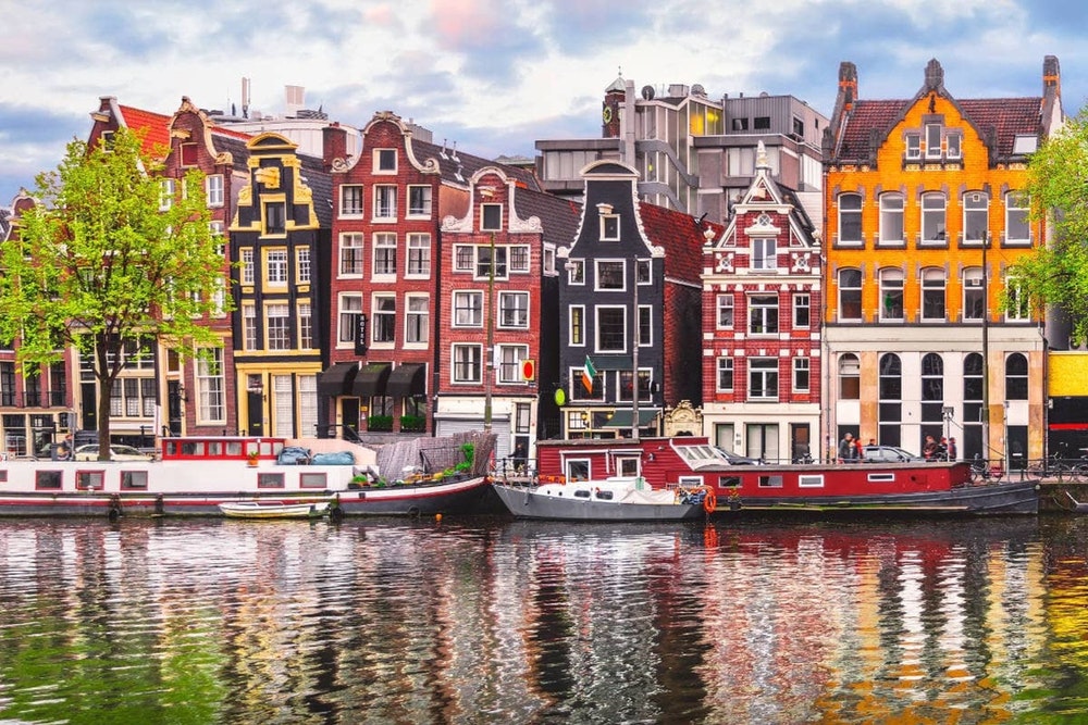 Historické domy v centru Amsterdamu