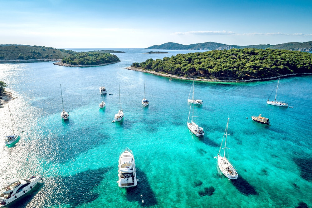 Hvar is an ideal place for sailors. And not far from the island you will find the wreck of the Teti.