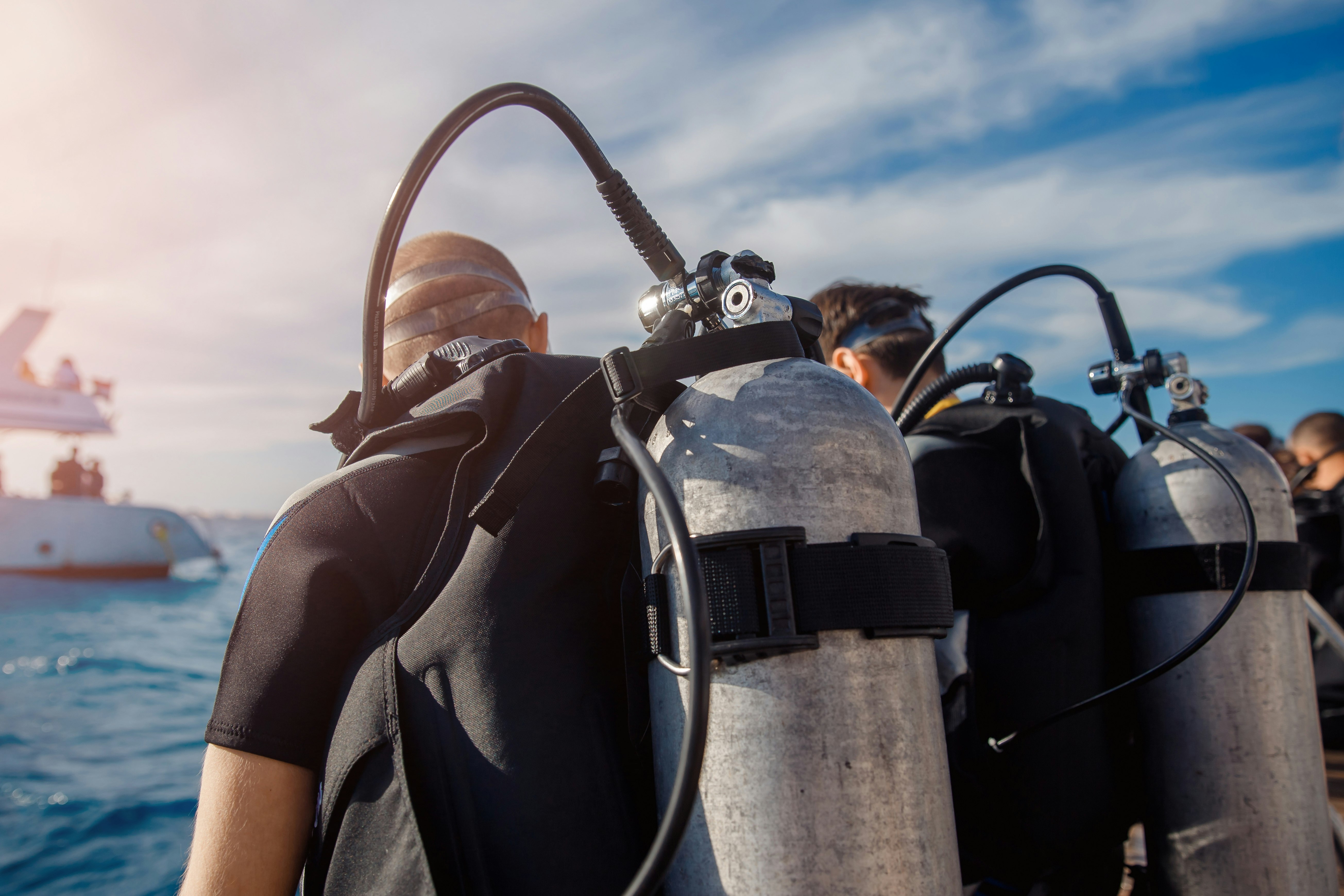 When diving as a complementary activity to sailing, take care of safety and dive with buddy