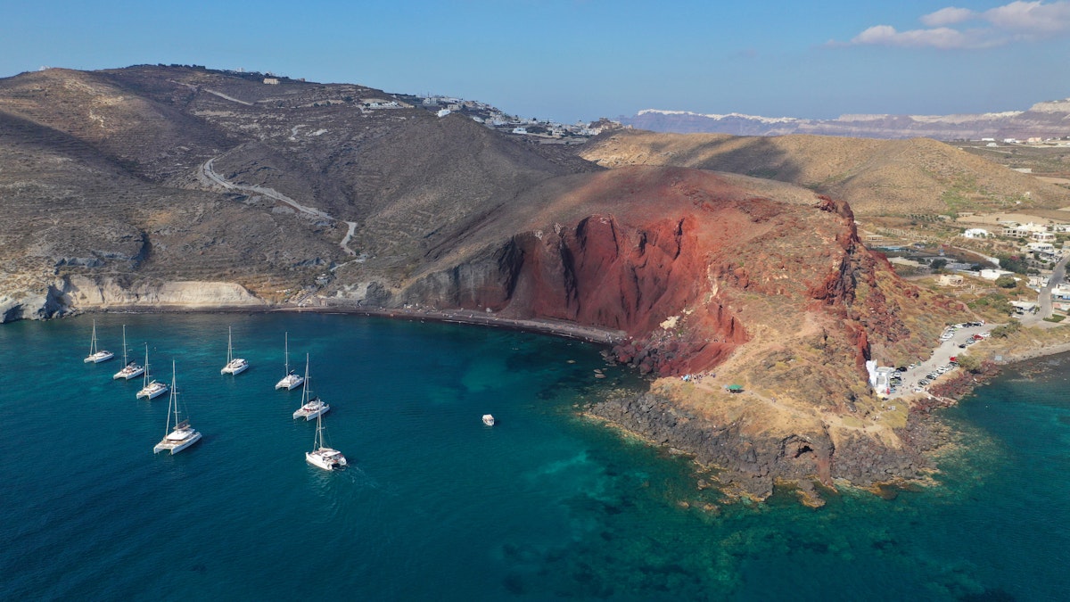 Exploring the Idyllic Cyclades: A Weeklong Sailing Adventure