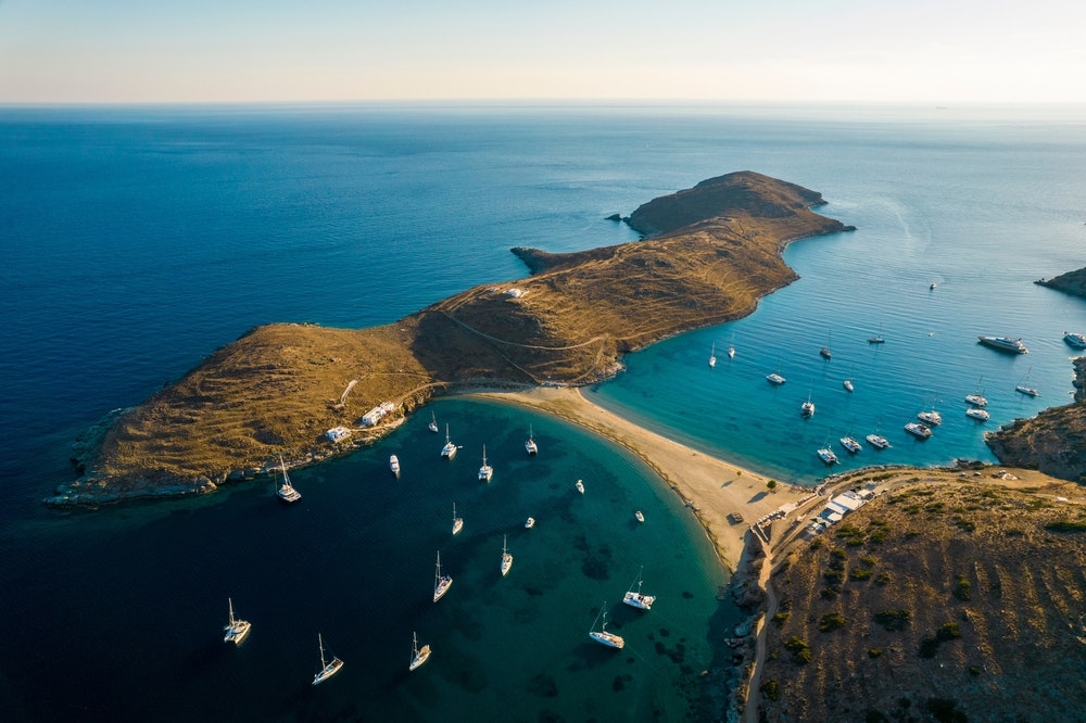Kythnos Adası, Yunanistan'daki Kiklad Adaları