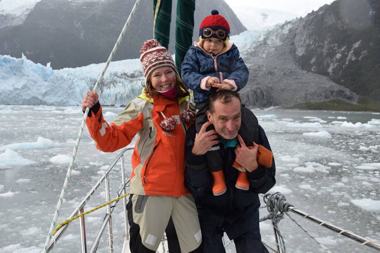 Seemann Jiri Denk mit seiner Familie auf einer der Reisen in die Antarktis
