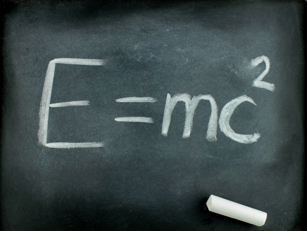Rovnice popsaná Albertem Einsteinem, teorie relativity.